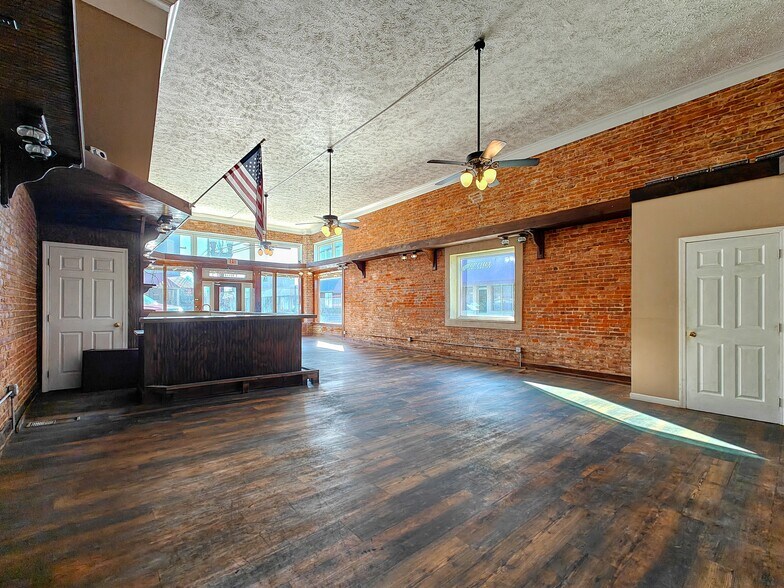 More Photos Of 5 Broadway St, McKenzie General Retail For Sale