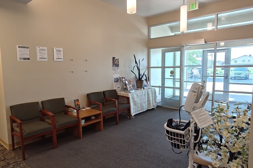 More Photos Of 3210 E Rd, Clifton Office For Sale