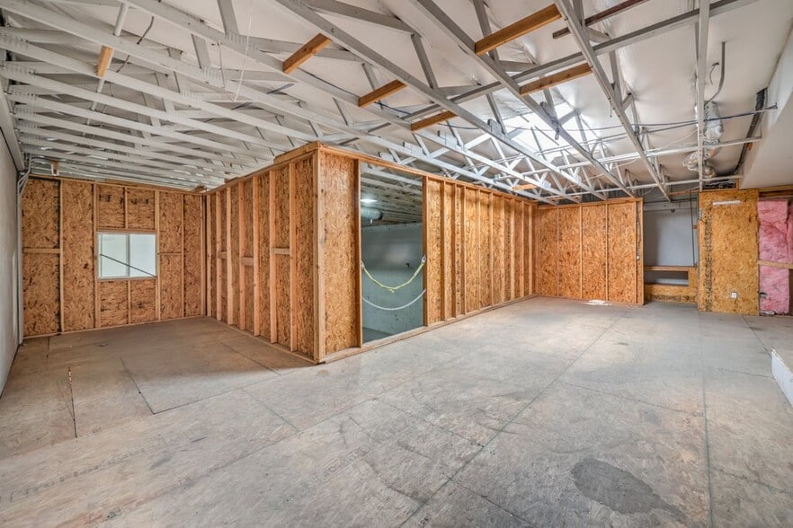 More Photos Of 5965 Harrison Dr, Las Vegas Warehouse For Lease