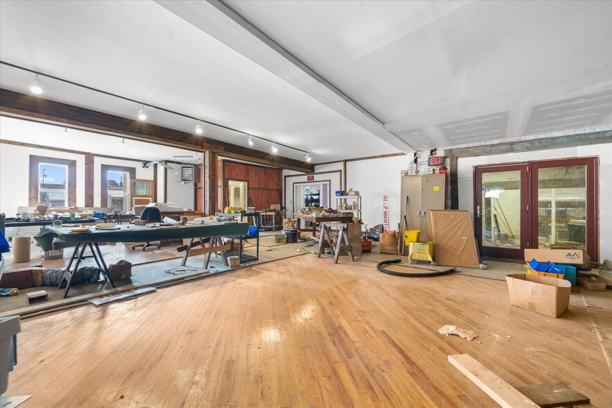 More Photos Of 102 S Richmond St, Fleetwood Warehouse For Sale