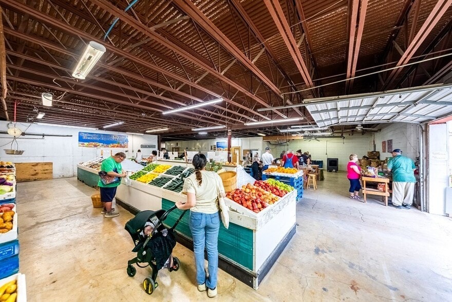 More Photos Of 1100 Water St, Kerrville Warehouse For Sale