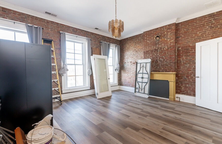 More Photos Of 1032 Story Ave, Louisville Bar For Lease