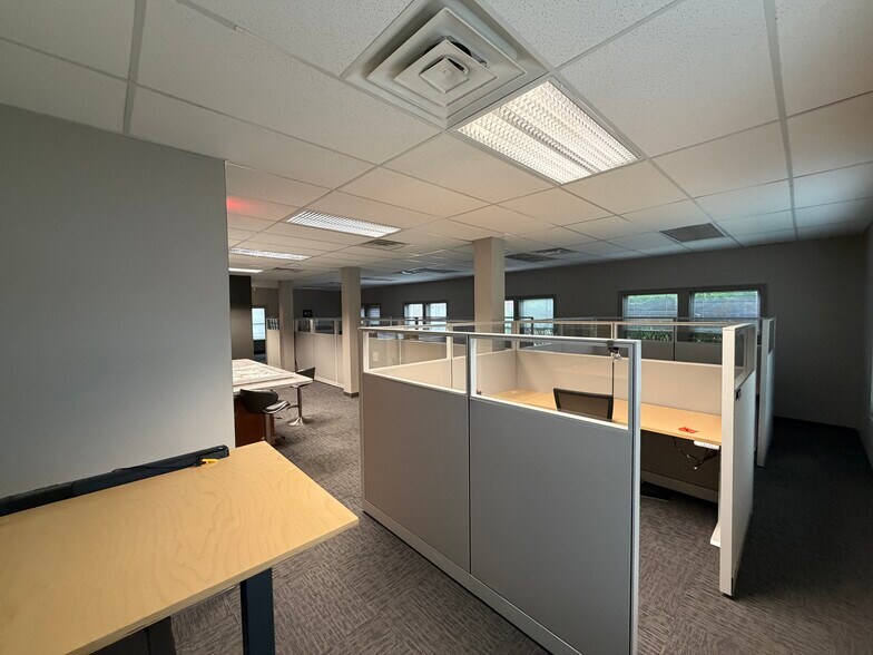 More Photos Of 9955 Crosspoint Blvd, Fishers Office For Sale