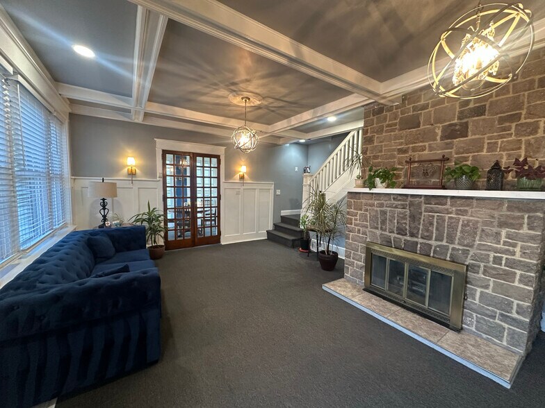 More Photos Of 600 S White Horse Pike, Audubon Medical For Lease