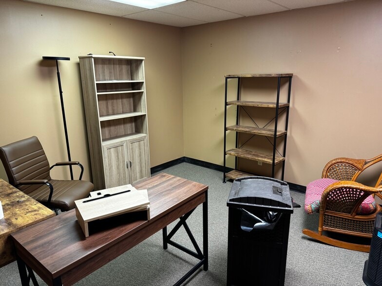 More Photos Of 4228 S Hocker Dr, Independence Office For Sale