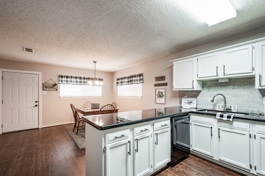 More Photos Of 16410 FM 1485 Rd, Conroe Veterinarian Kennel For Sale