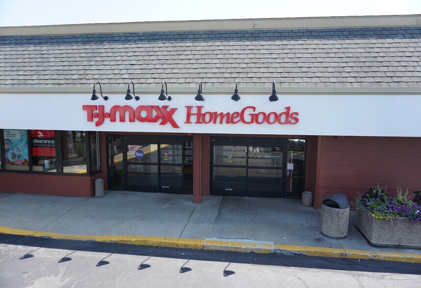 More Photos Of 421-437 Boston Post Rd, Sudbury Unknown For Lease