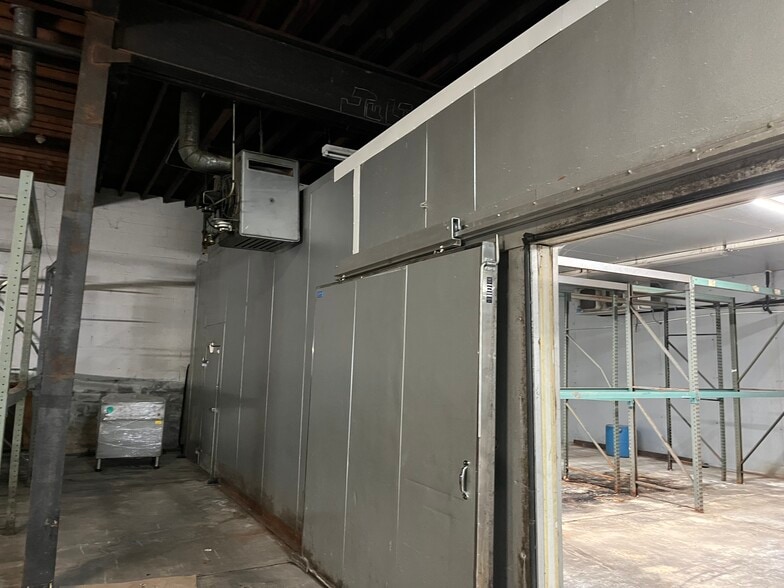More Photos Of 8-10 Beech St, Paterson Industrial For Lease