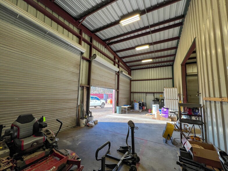 More Photos Of 39509 I-55 Service Rd, Ponchatoula Light Distribution For Lease