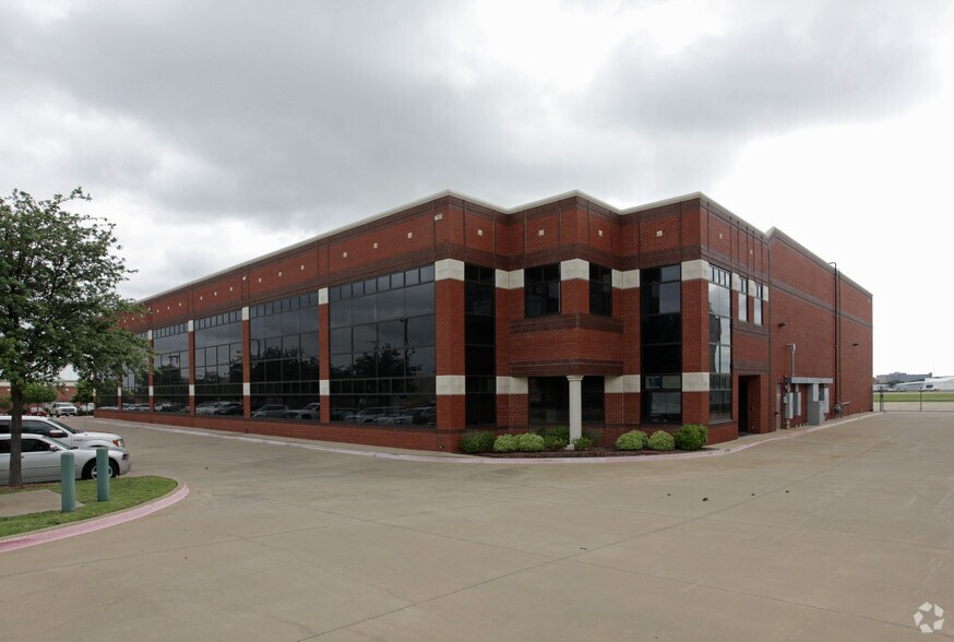 More Photos Of 15900 Dooley Rd, Addison Office For Lease