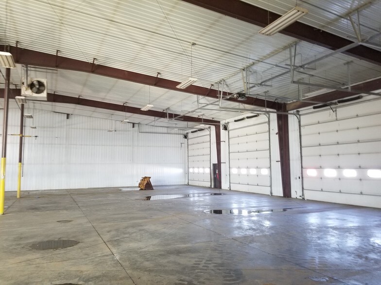 More Photos Of 14472 Commerce Park Blvd, Williston Warehouse For Sale