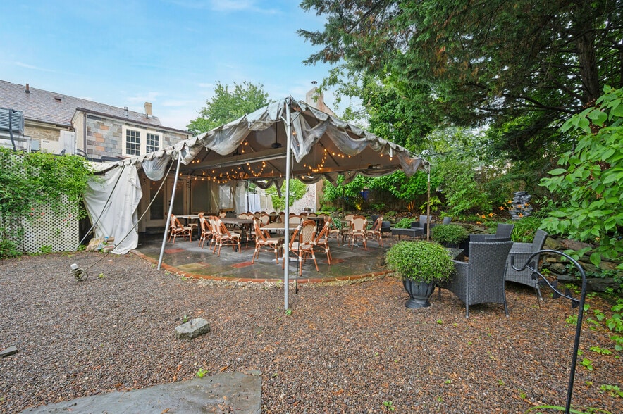 More Photos Of 7402 Germantown Ave, Philadelphia Restaurant For Lease