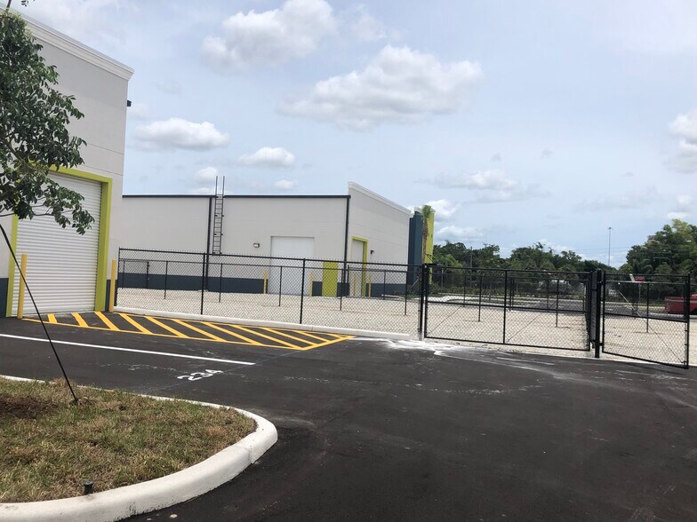 More Photos Of 8160 SW Jack James Dr, Stuart Light Distribution For Lease