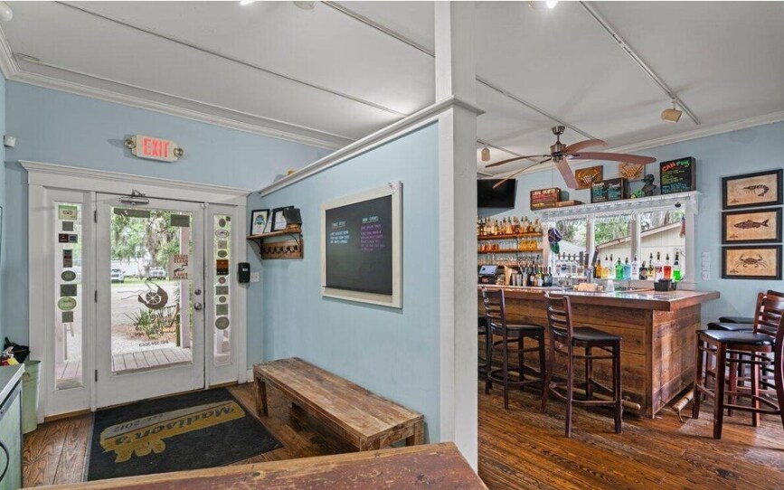 More Photos Of 925 10th St, Port Royal Restaurant For Sale