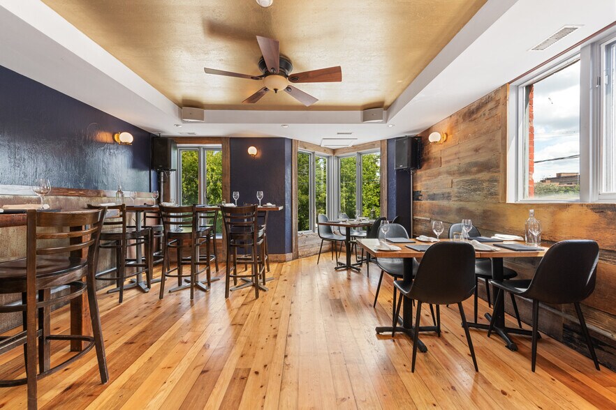 More Photos Of 268 Preston St, Ottawa Storefront For Sale