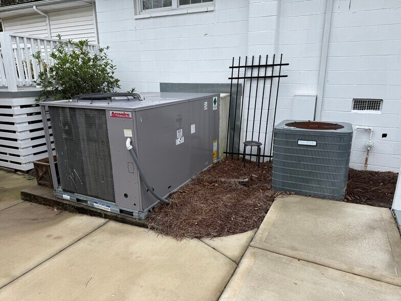 More Photos Of 102 Live Oak St, Tabor City Restaurant For Sale