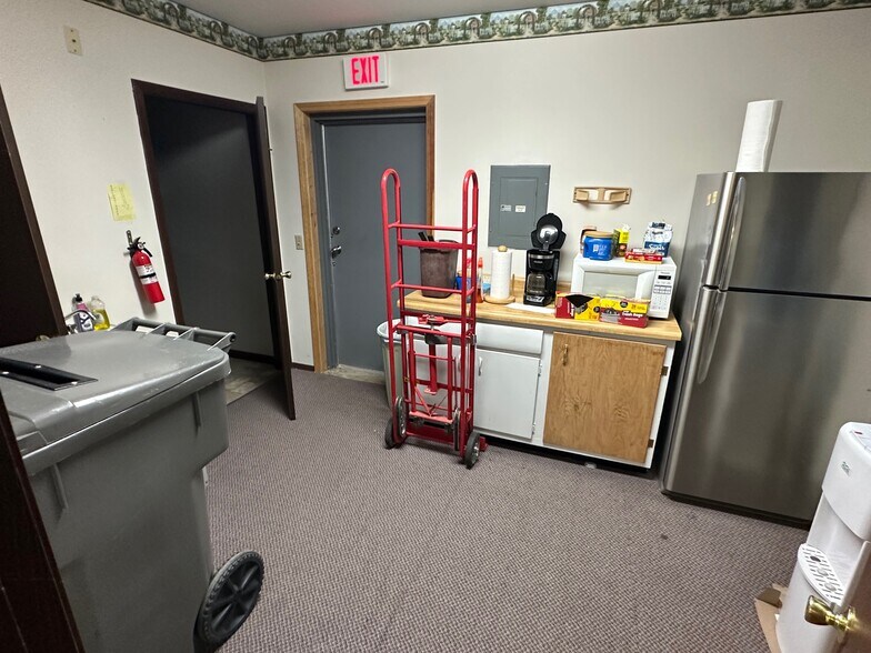 More Photos Of 1000-1050 E Commercial Ave, Lowell Unknown For Lease