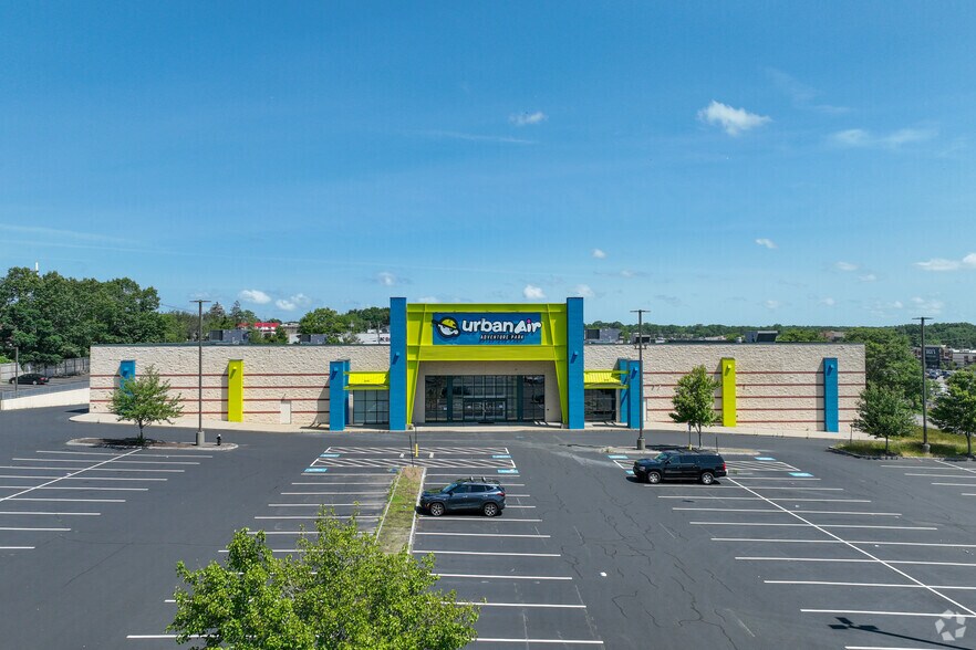 More Photos Of 435 Westgate Dr, Brockton Freestanding For Sale