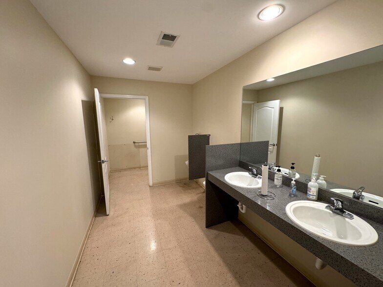 More Photos Of 5061 Austell-Powder Springs Rd, Clarkdale Religious Facility For Sale