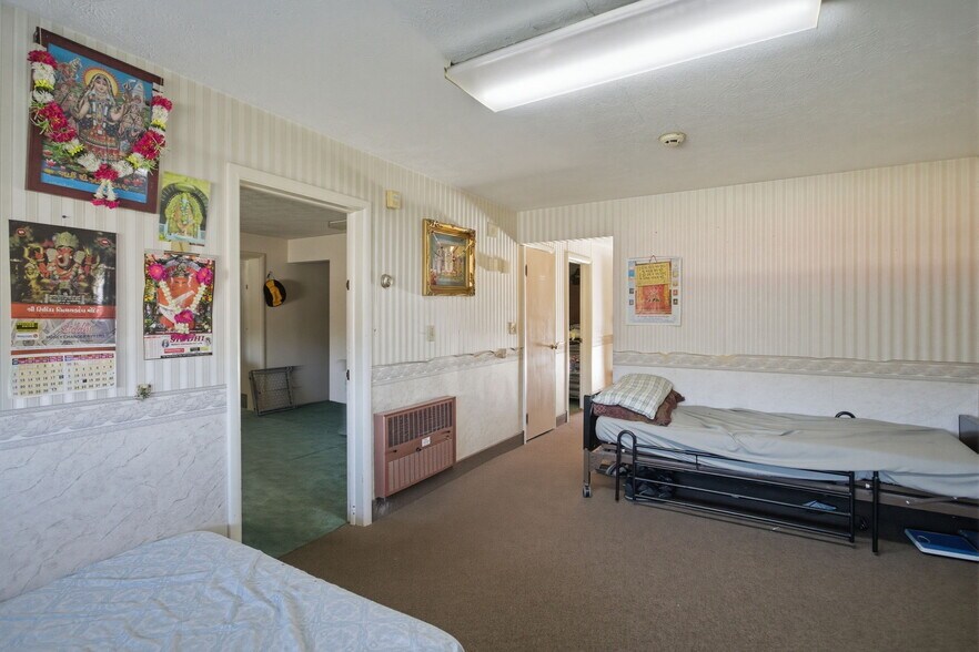 More Photos Of 501 S Breezewood Rd, Breezewood Specialty For Sale