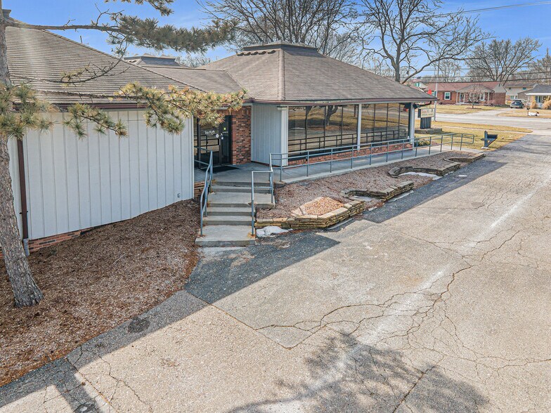 More Photos Of 18340 Middlebelt Rd, Livonia Office For Sale