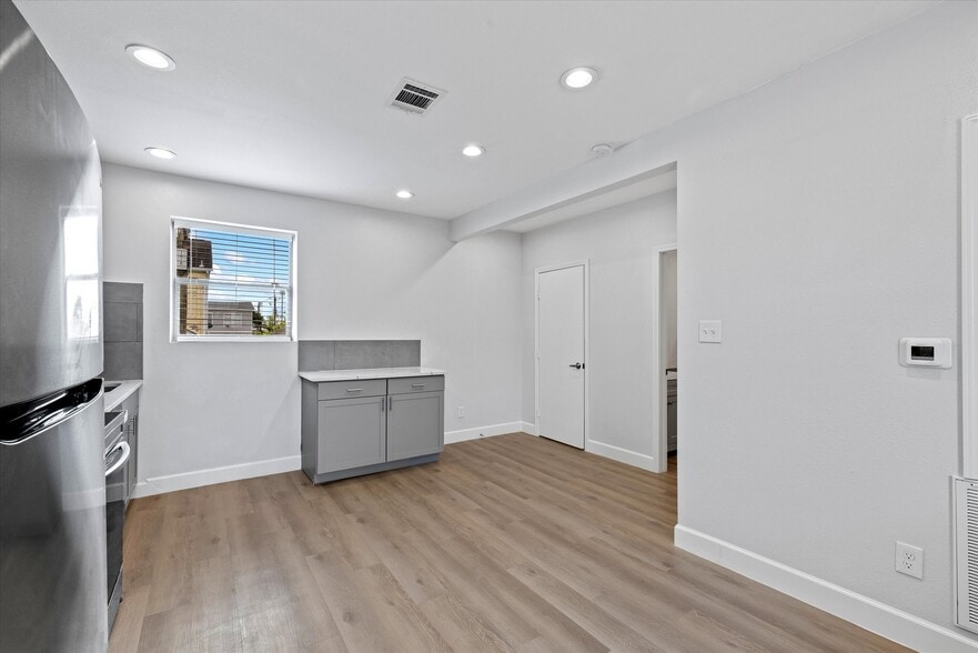 More Photos Of 1010 27th st, Galveston Apartments For Sale