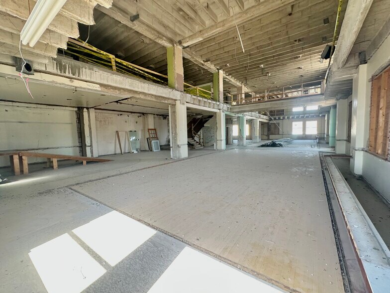 More Photos Of 510 S Wall Ave, Joplin Specialty For Sale