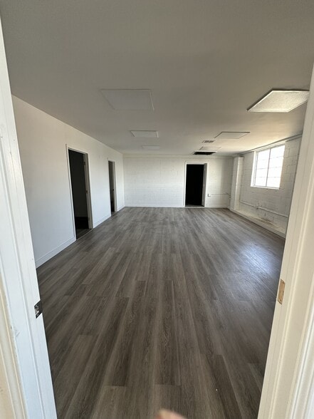 More Photos Of 10066 San Fernando Rd, Pacoima Specialty For Lease