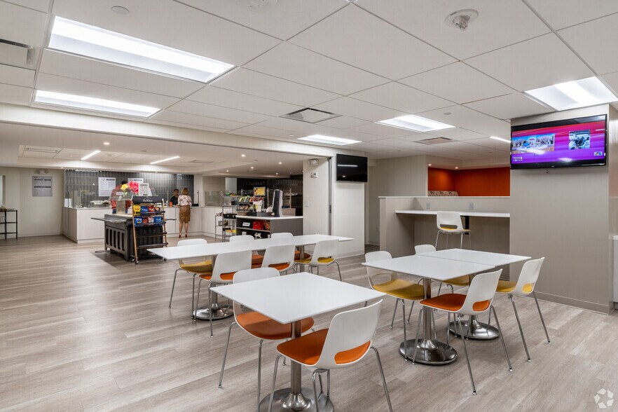 More Photos Of 20 Commerce Dr, Cranford Unknown For Lease