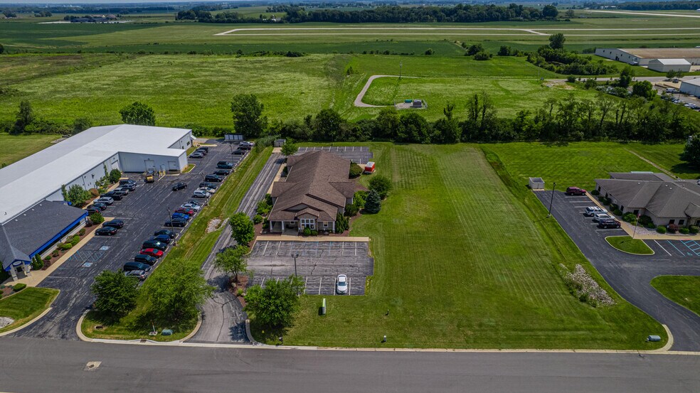More Photos Of 951 Transport Dr, Valparaiso Office For Sale