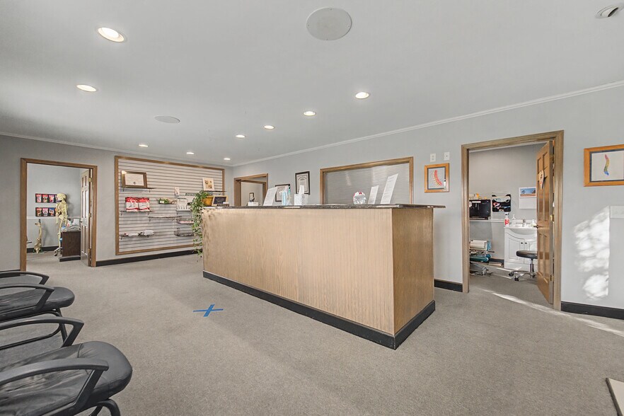 More Photos Of 156 White Oak St, Franklin Medical For Sale