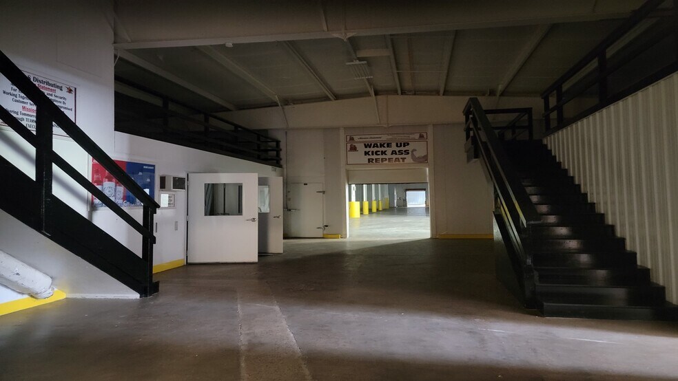 More Photos Of 10610 Washington Ave, Marshfield Warehouse For Lease