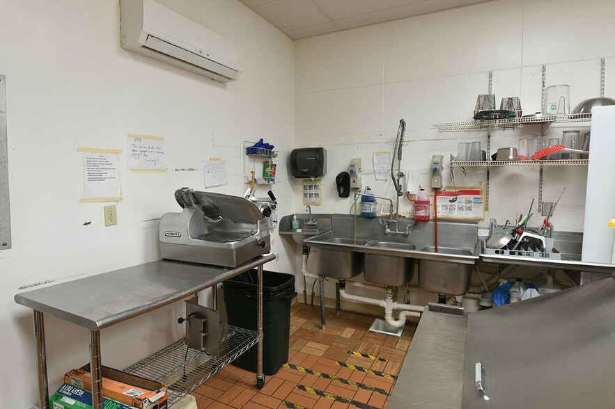 More Photos Of 239 Main St, Shelby Bar For Sale