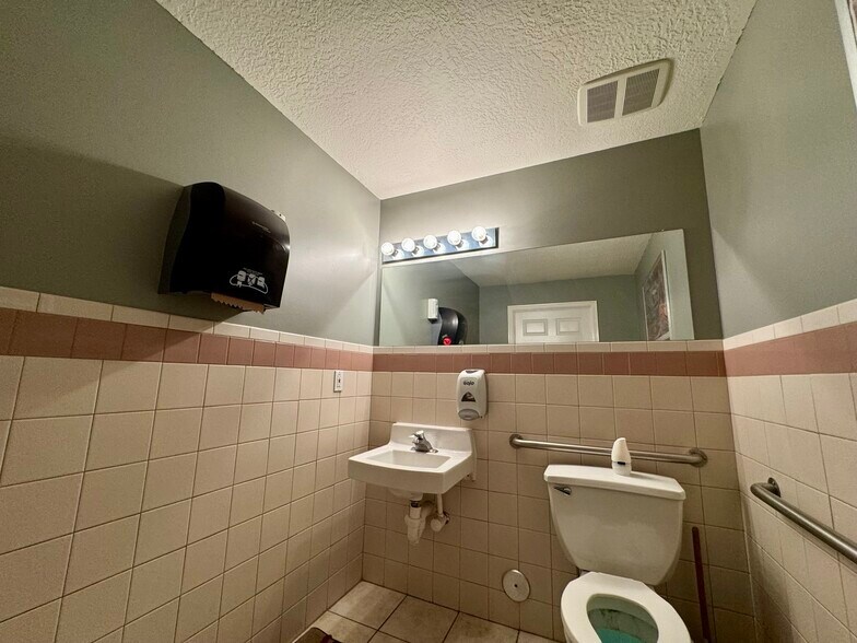 More Photos Of 840 E Highway 193, Layton General Retail For Sale