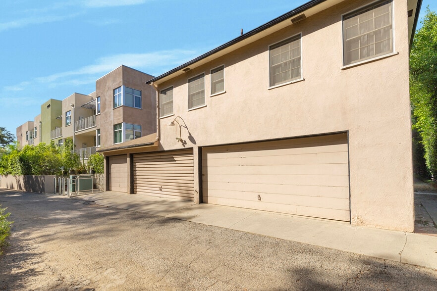 More Photos Of 11737 Bellagio Rd, Los Angeles Multifamily For Sale