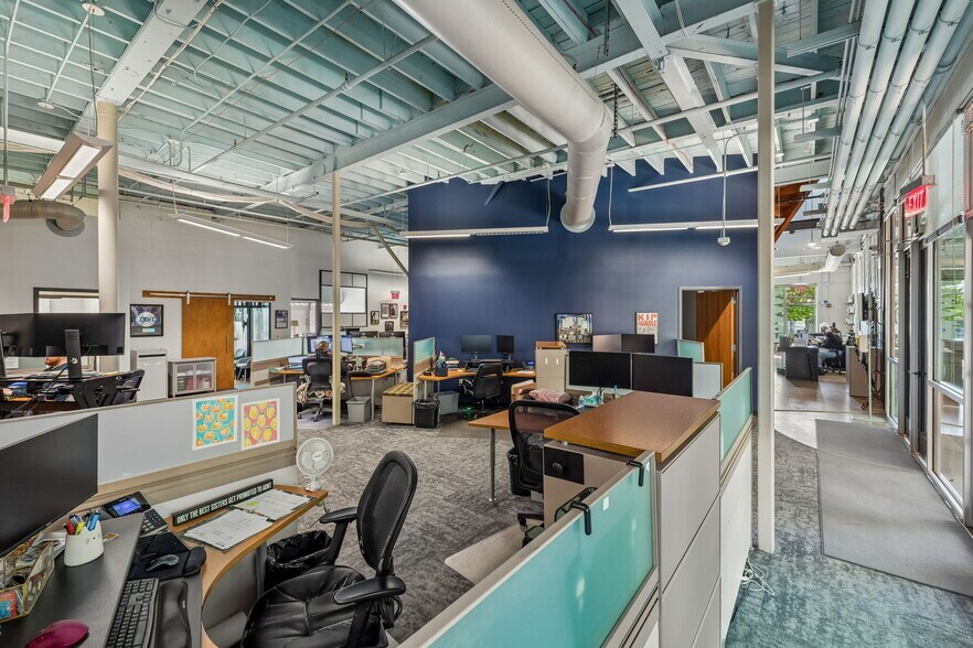 More Photos Of 2300 Charlotte Ave, Nashville Office For Sale
