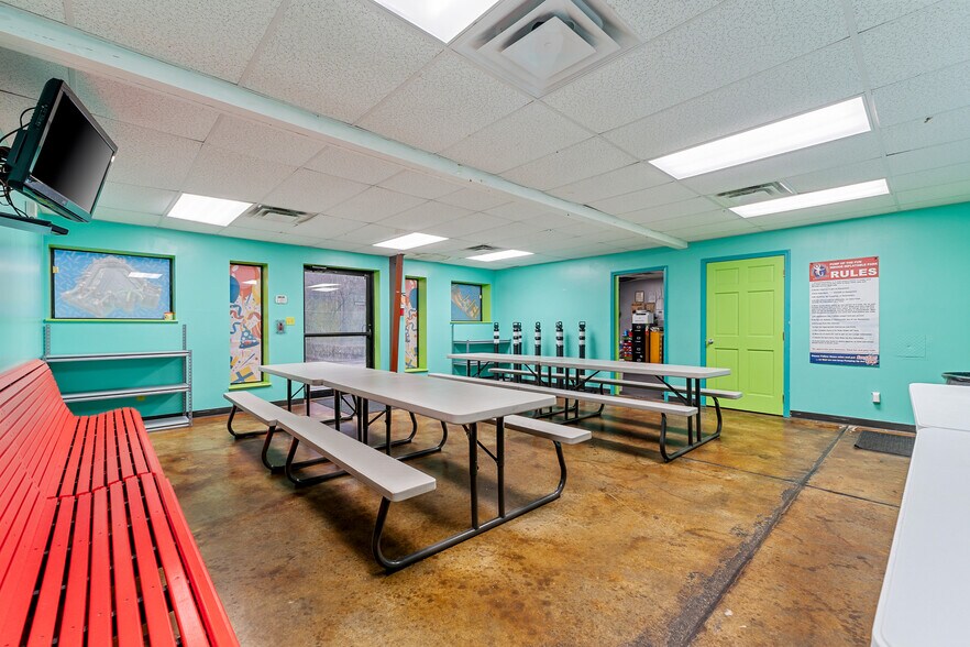 More Photos Of 591 Merritts Creek Rd, Huntington Amusement Park For Sale