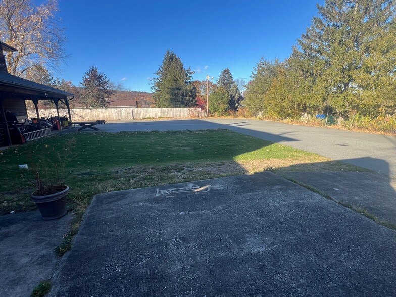 More Photos Of 1542 Union Valley Rd, West Milford Garden Center For Sale