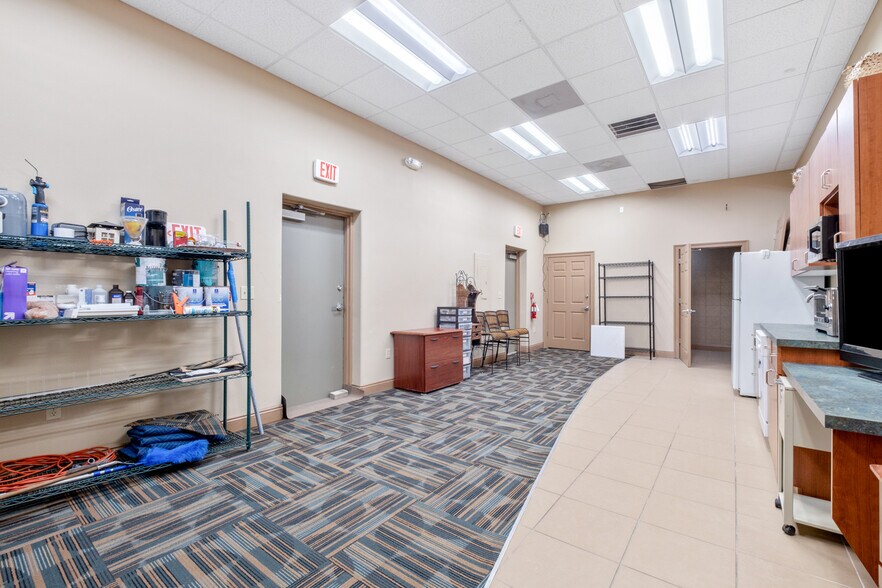 More Photos Of 503A Harbor Blvd, Destin Flex For Lease