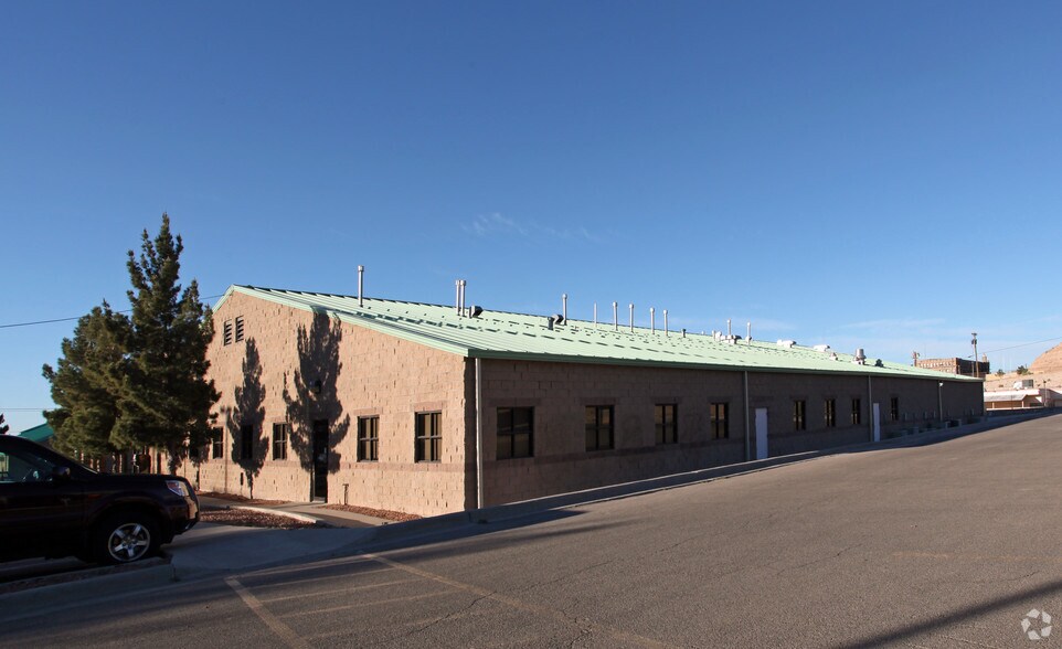 More Photos Of 1225 E Cliff Dr, El Paso Unknown For Lease