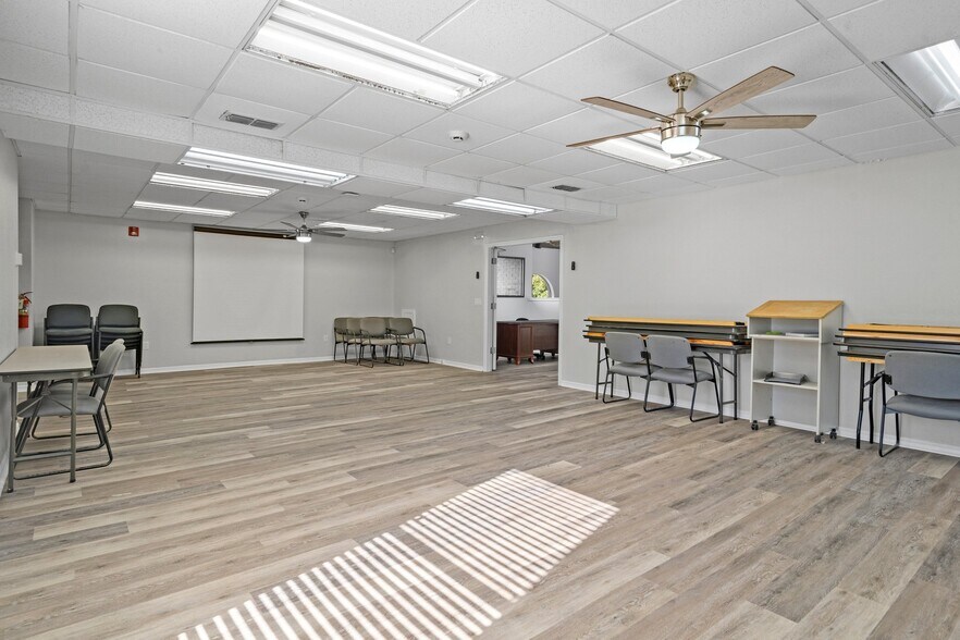 More Photos Of 315 Howell Ave, Brooksville Loft Creative Space For Sale