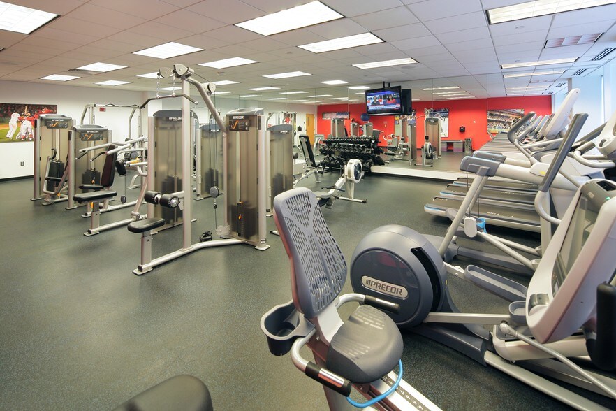 More Photos Of 3 Van de Graaff Dr, Burlington Office For Lease