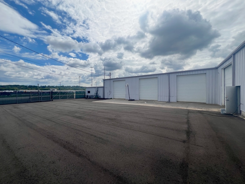 More Photos Of 440 Finley Blvd, Birmingham Distribution For Lease