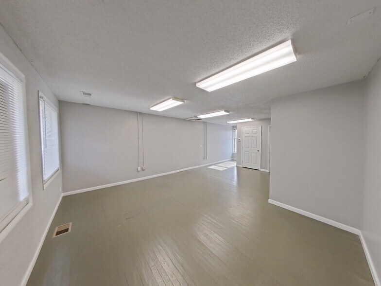 More Photos Of 14860 Lebanon Rd, Old Hickory General Retail For Sale