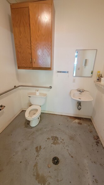 More Photos Of 1509 Baccarac Ct, Euless Flex For Lease