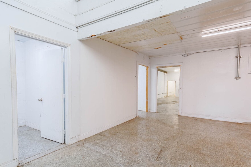 More Photos Of 180 S Alvarado St, Los Angeles Light Distribution For Lease