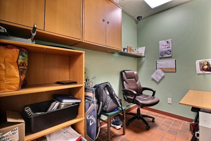 More Photos Of 240 Post Rd, Westerly Storefront Retail Office For Lease