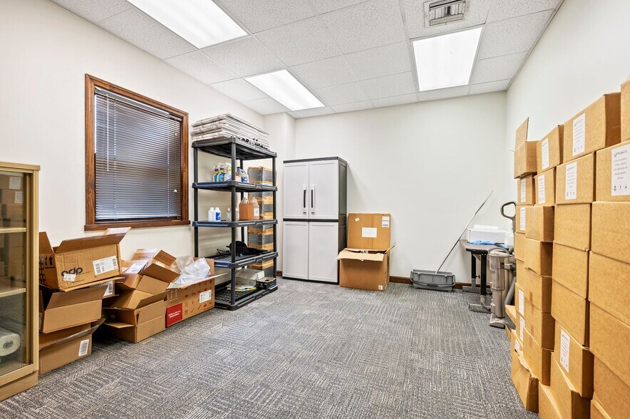 More Photos Of 921 Saw Mill Run Blvd, Pittsburgh Light Distribution For Sale