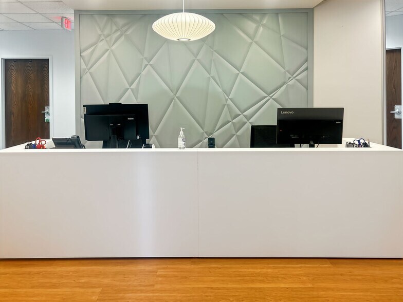 More Photos Of 7400 Beaufont Springs Dr, Richmond Coworking Space