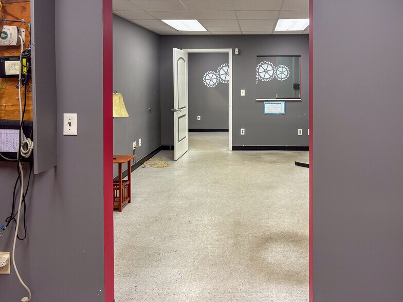 More Photos Of 3280 Industry Dr, North Charleston Warehouse For Lease